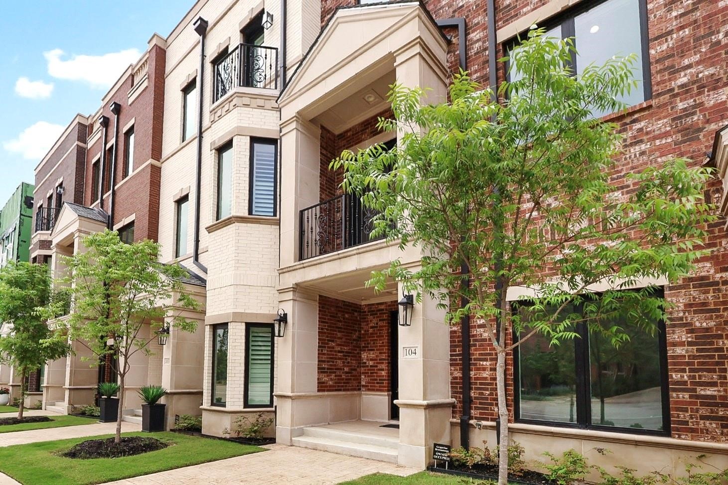 218 E Dallas Road 104