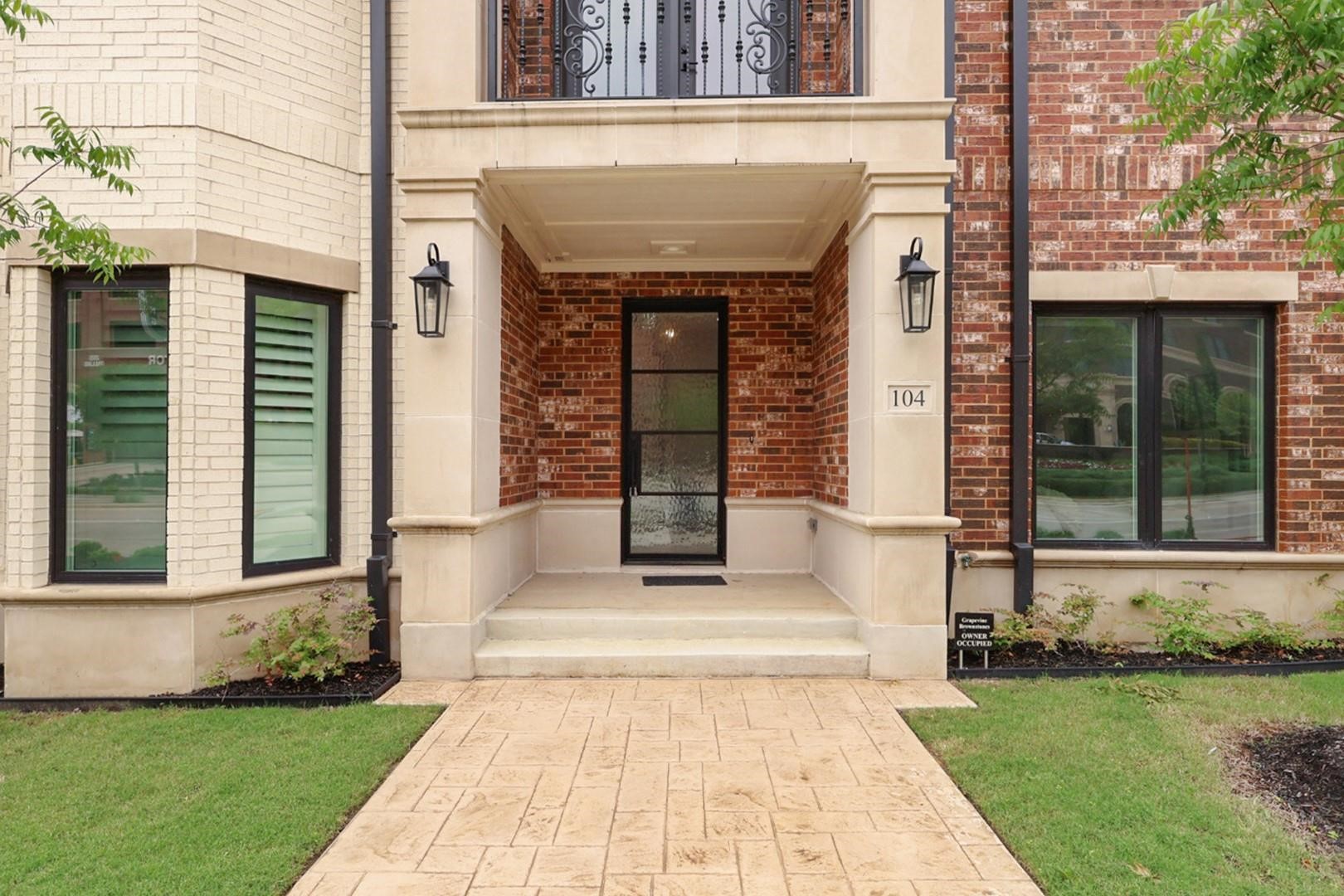 218 E Dallas Road 104