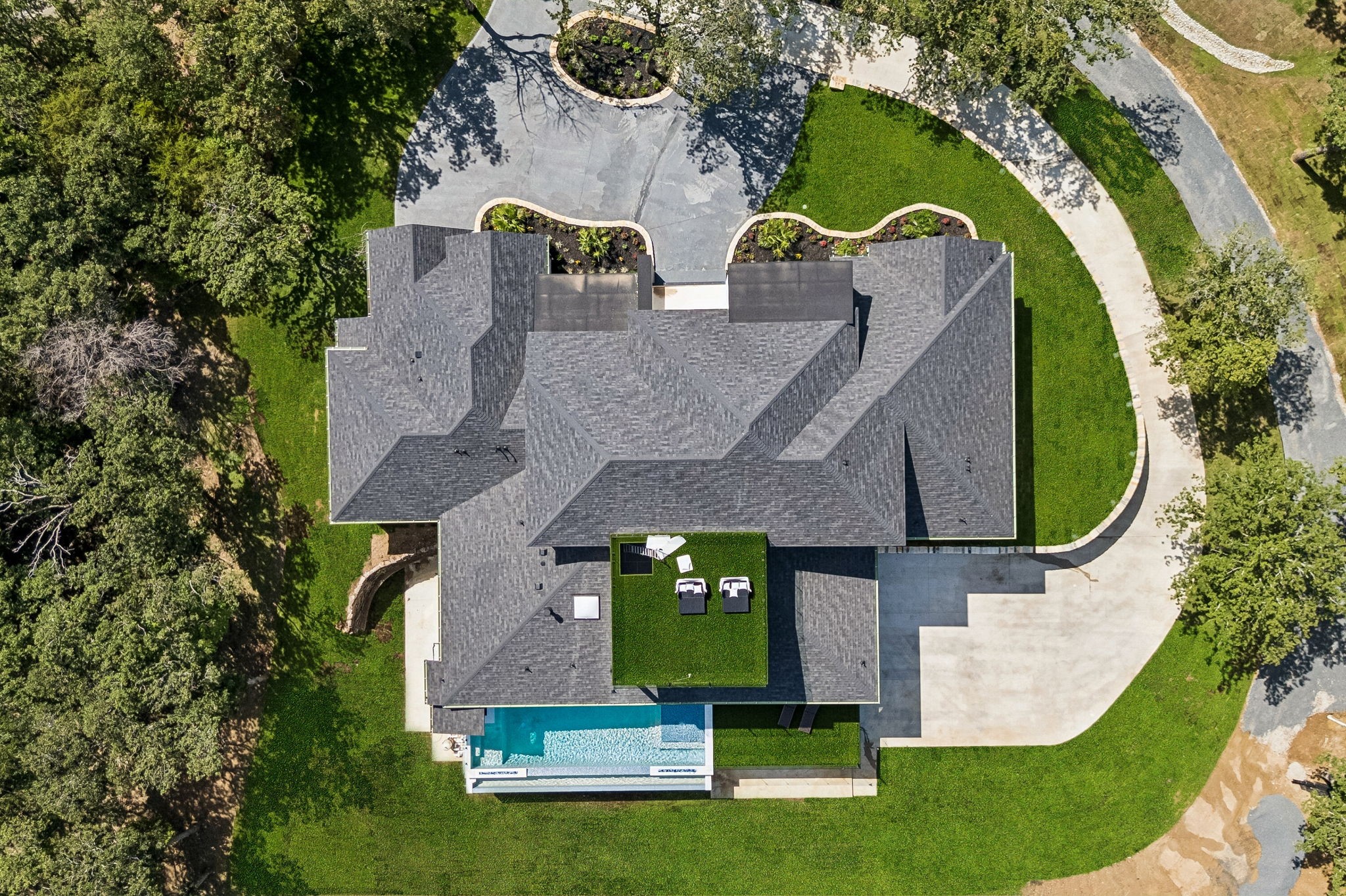 6900 King Charles Court