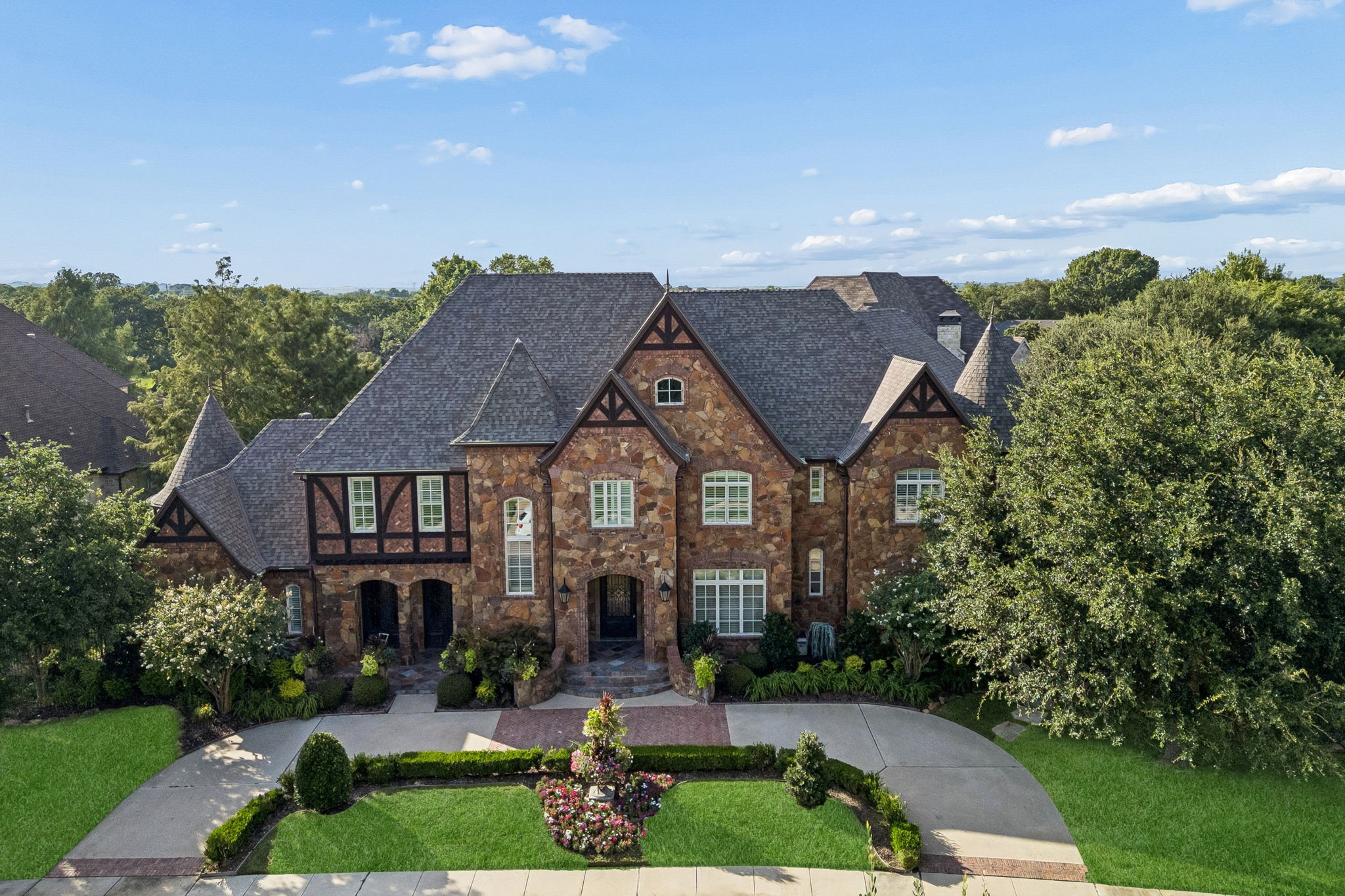 6900 King Charles Court