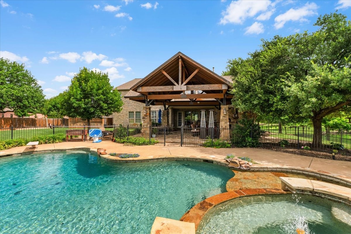 704 Landsbury Court