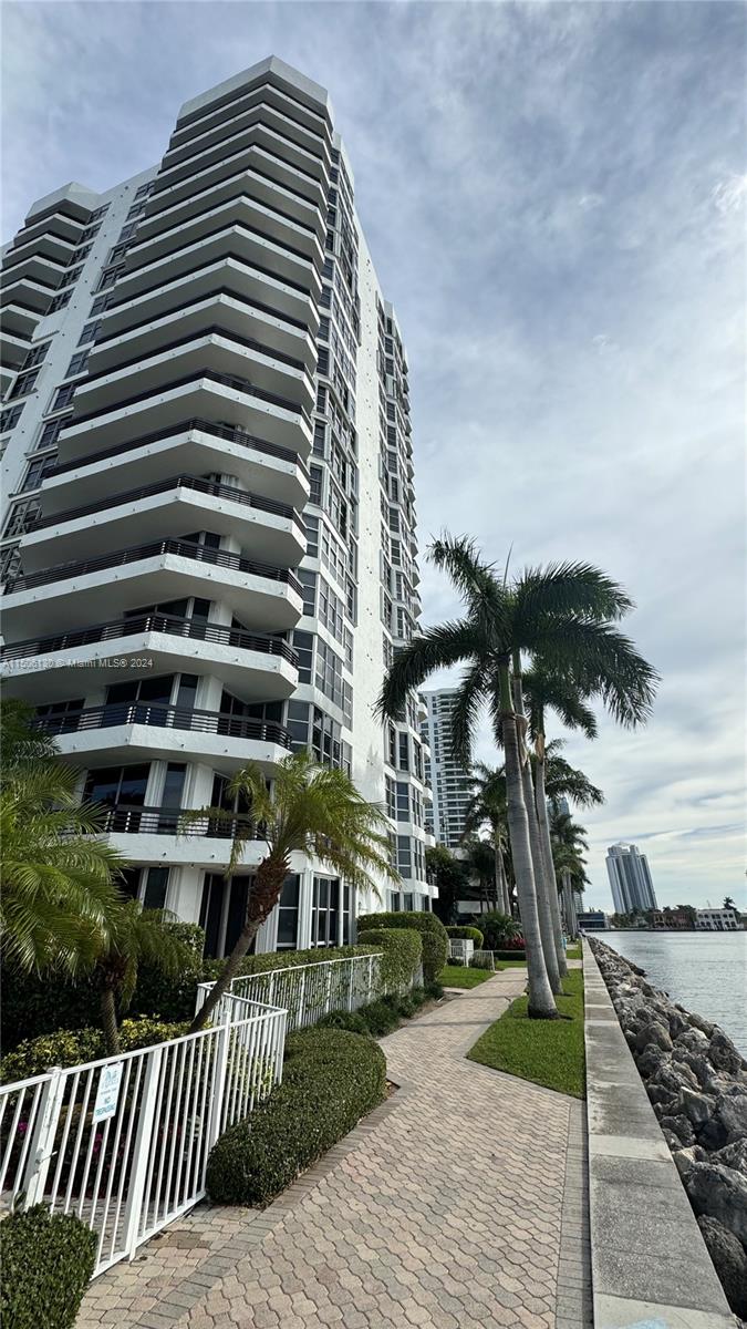 3600 Mystic Pointe Dr Unit: PH1