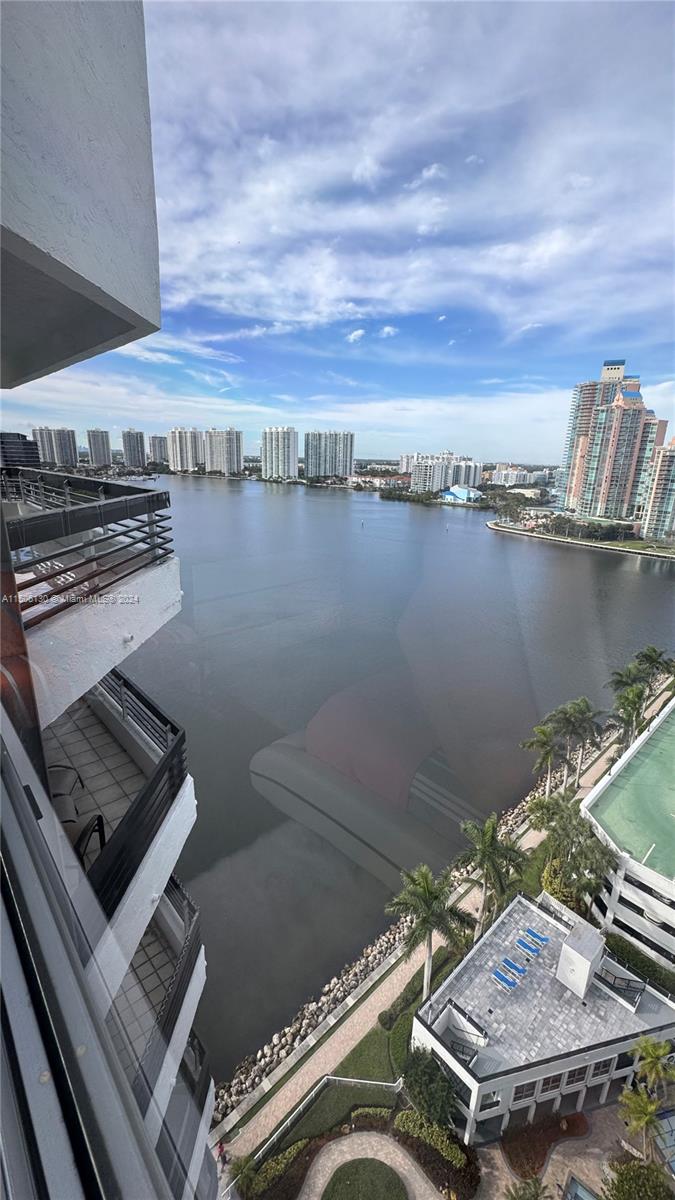 3600 Mystic Pointe Dr Unit: PH1