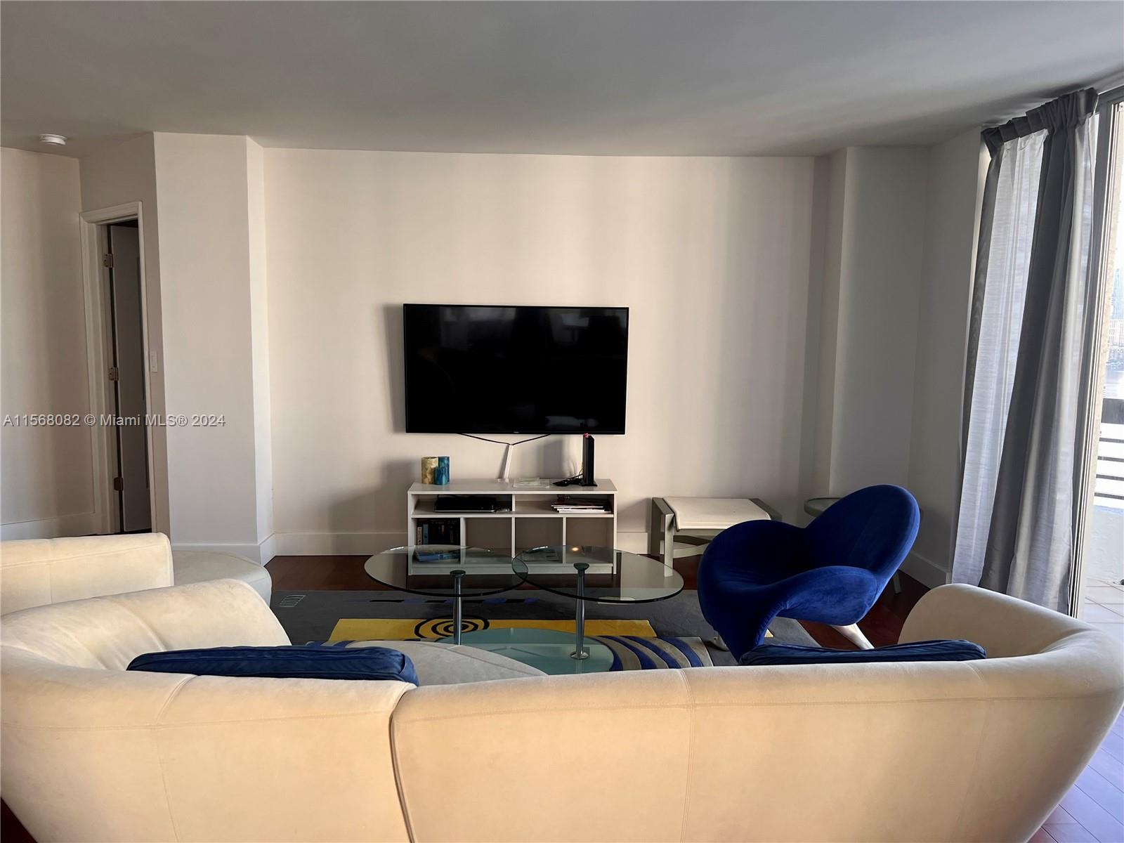 3600 Mystic Pointe Dr # 1506