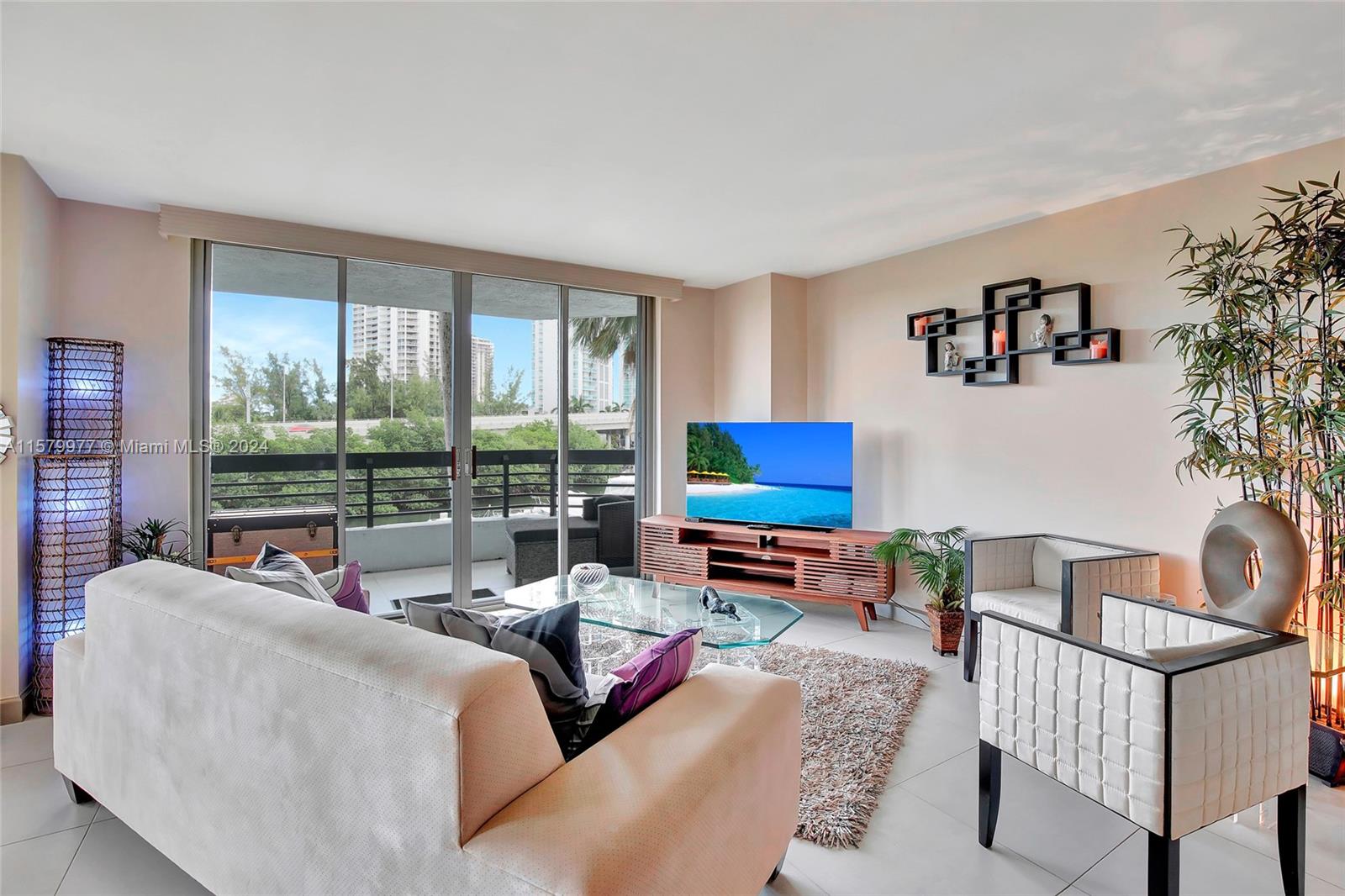 3500 Mystic Pointe Dr # 304