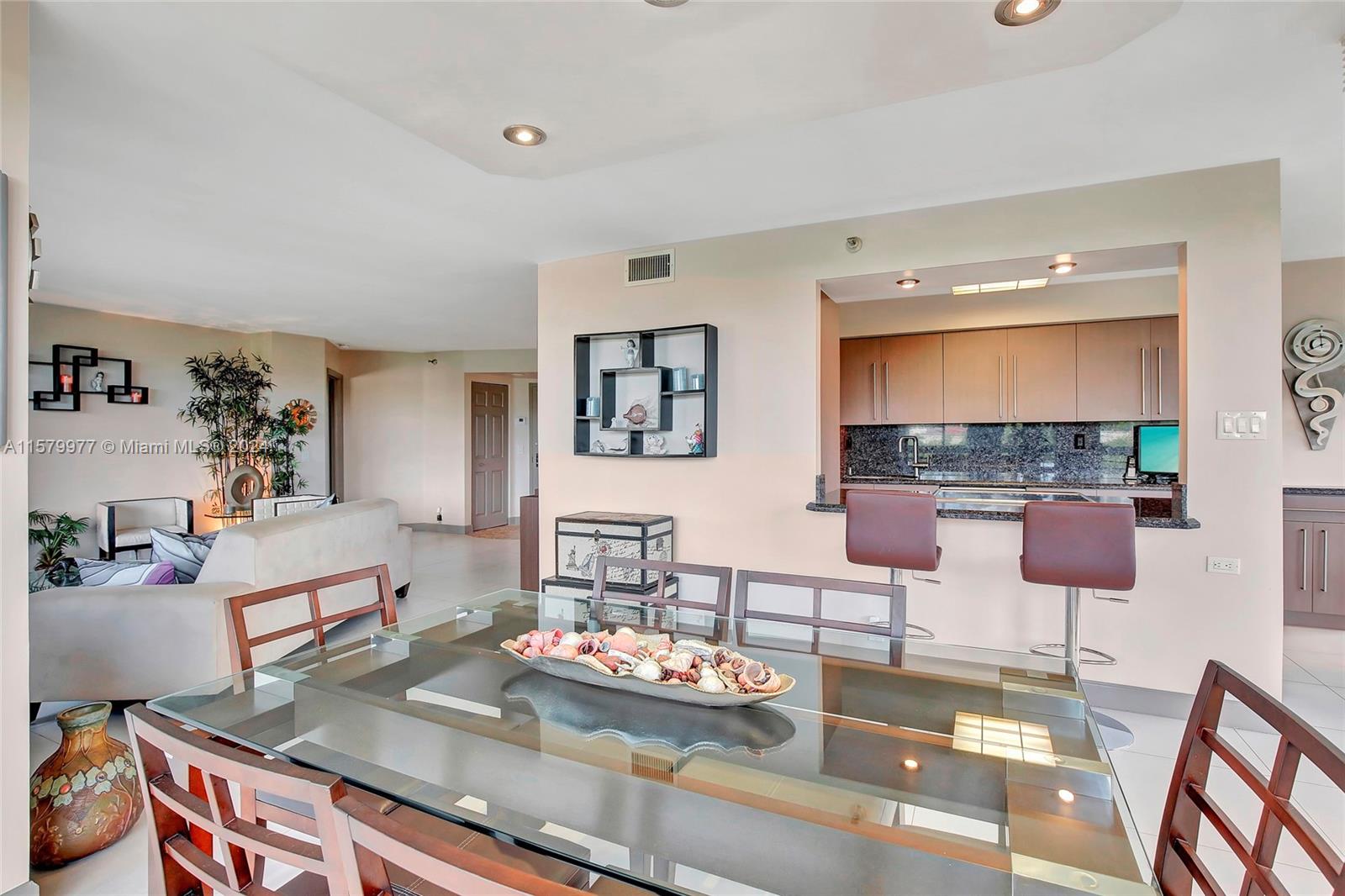 3500 Mystic Pointe Dr # 304