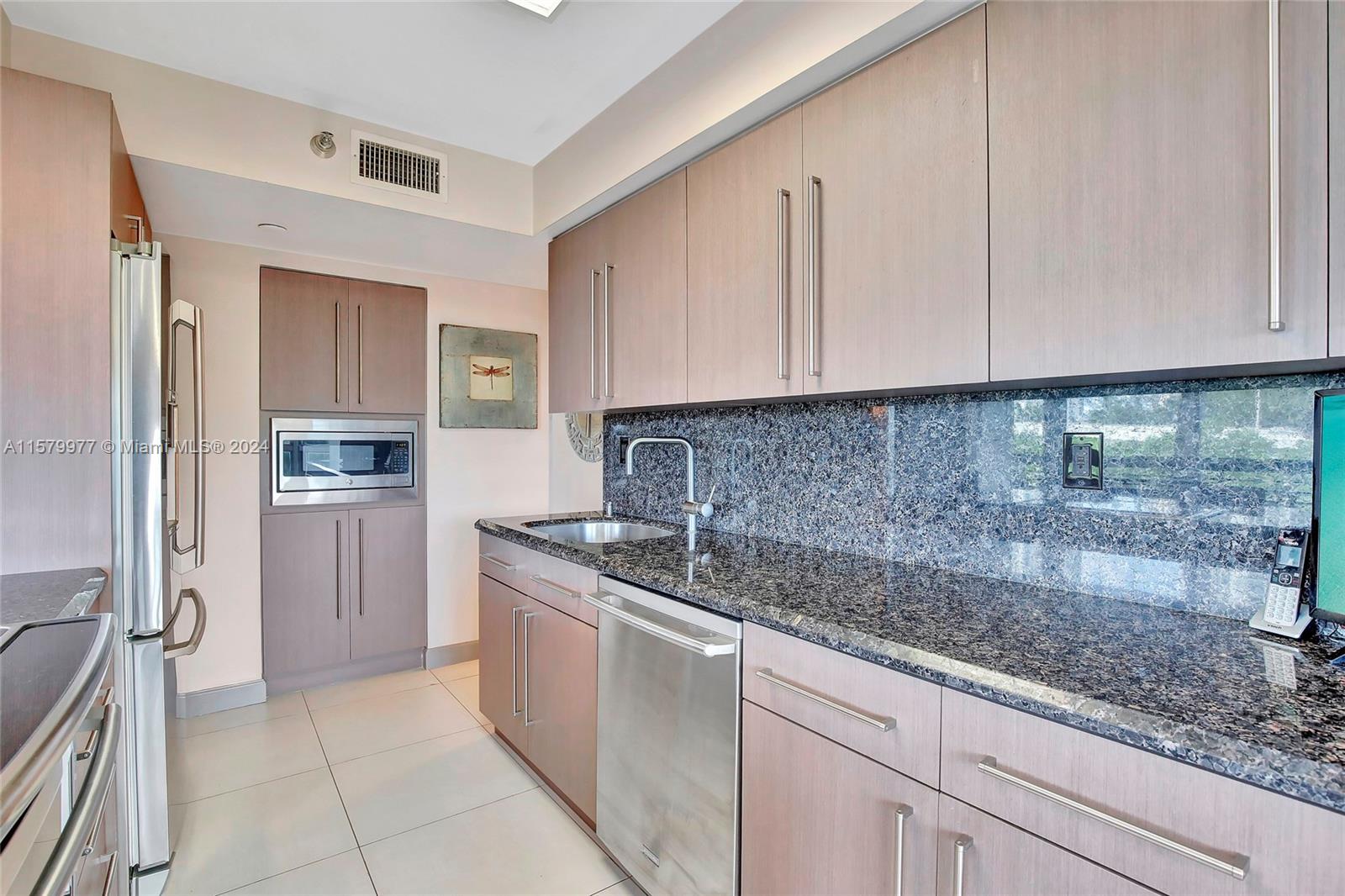 3500 Mystic Pointe Dr # 304