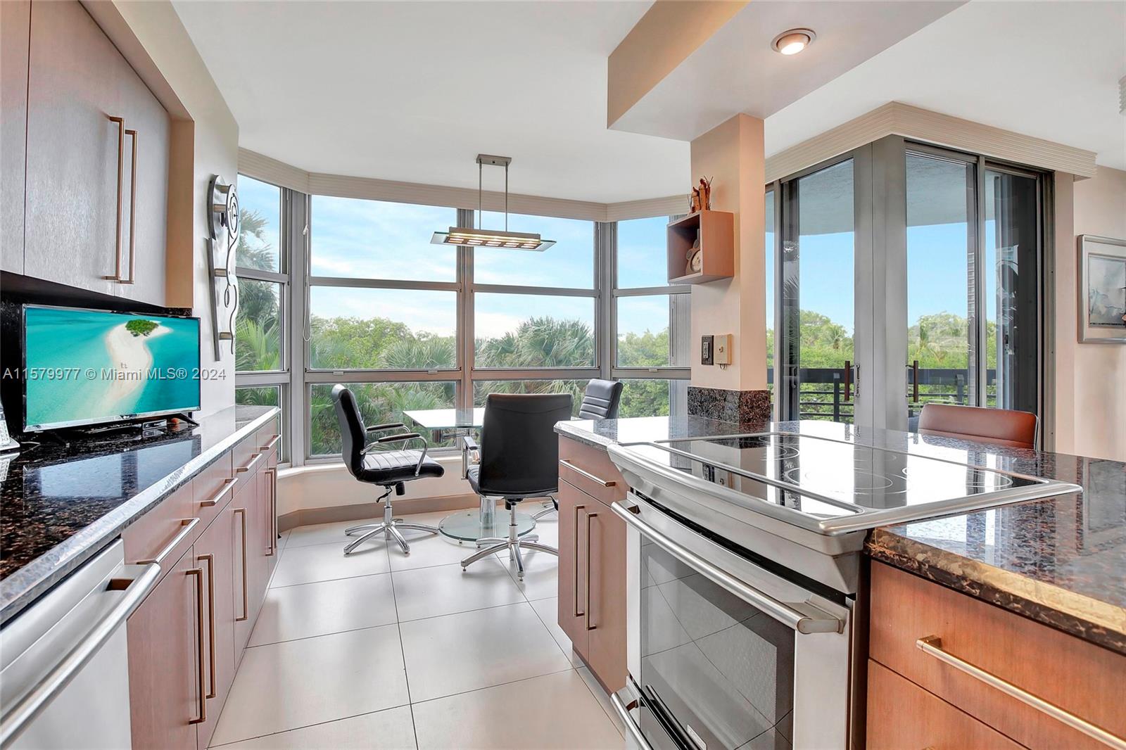 3500 Mystic Pointe Dr # 304