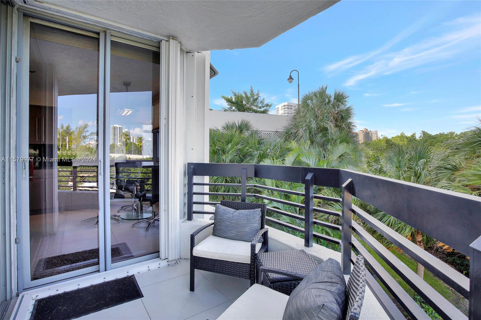 3500 Mystic Pointe Dr # 304