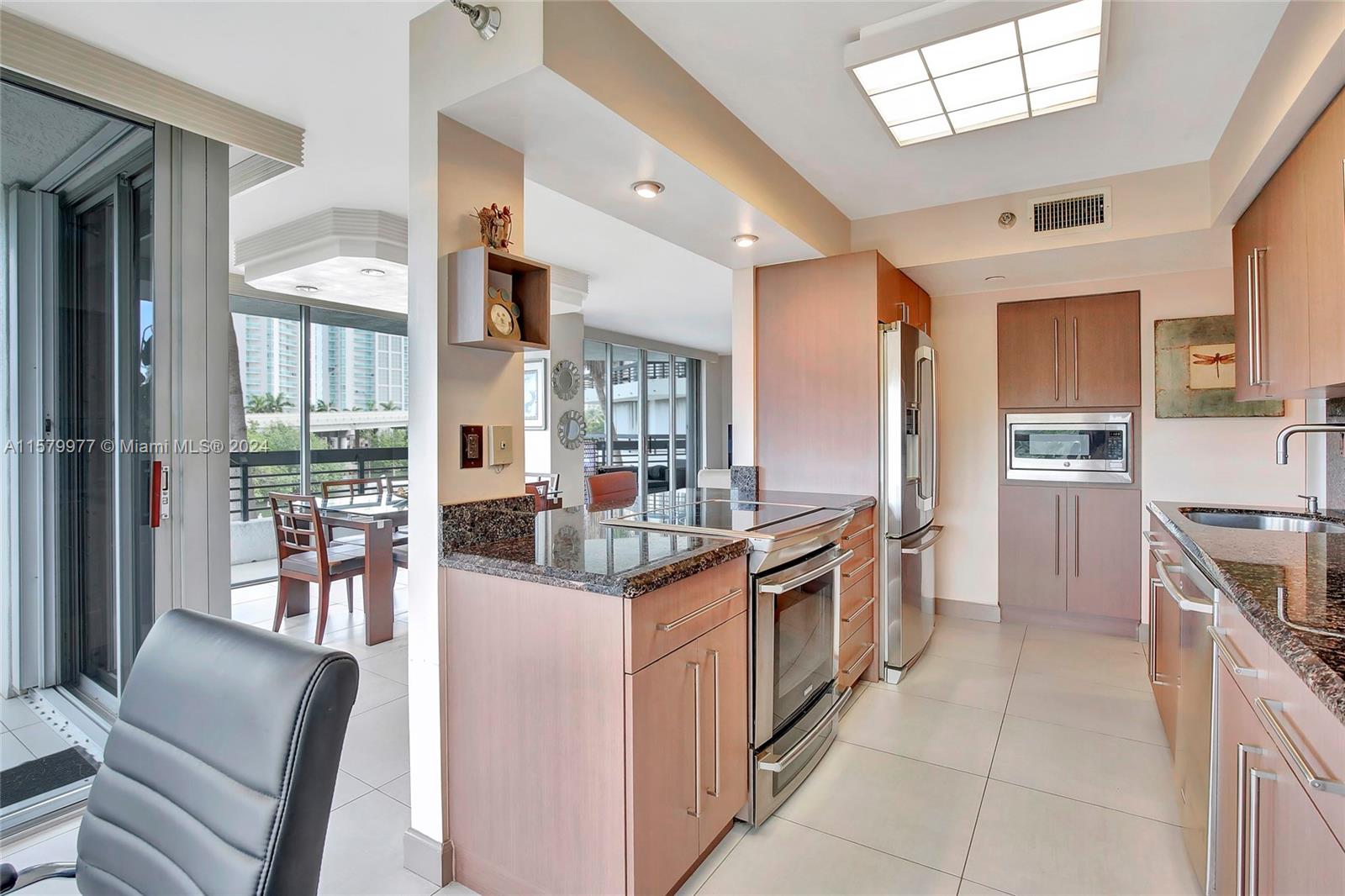 3500 Mystic Pointe Dr # 304