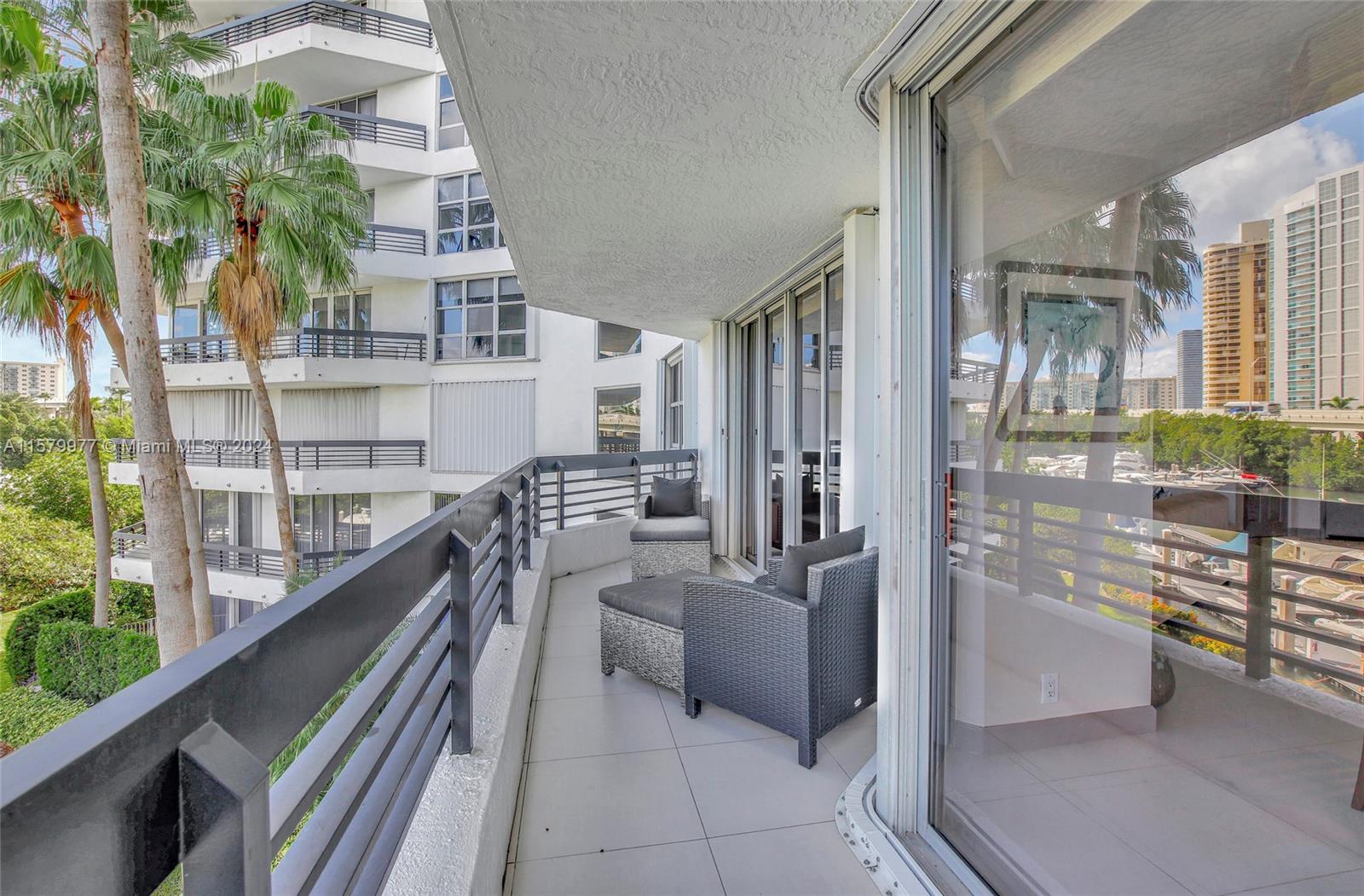 3500 Mystic Pointe Dr # 304