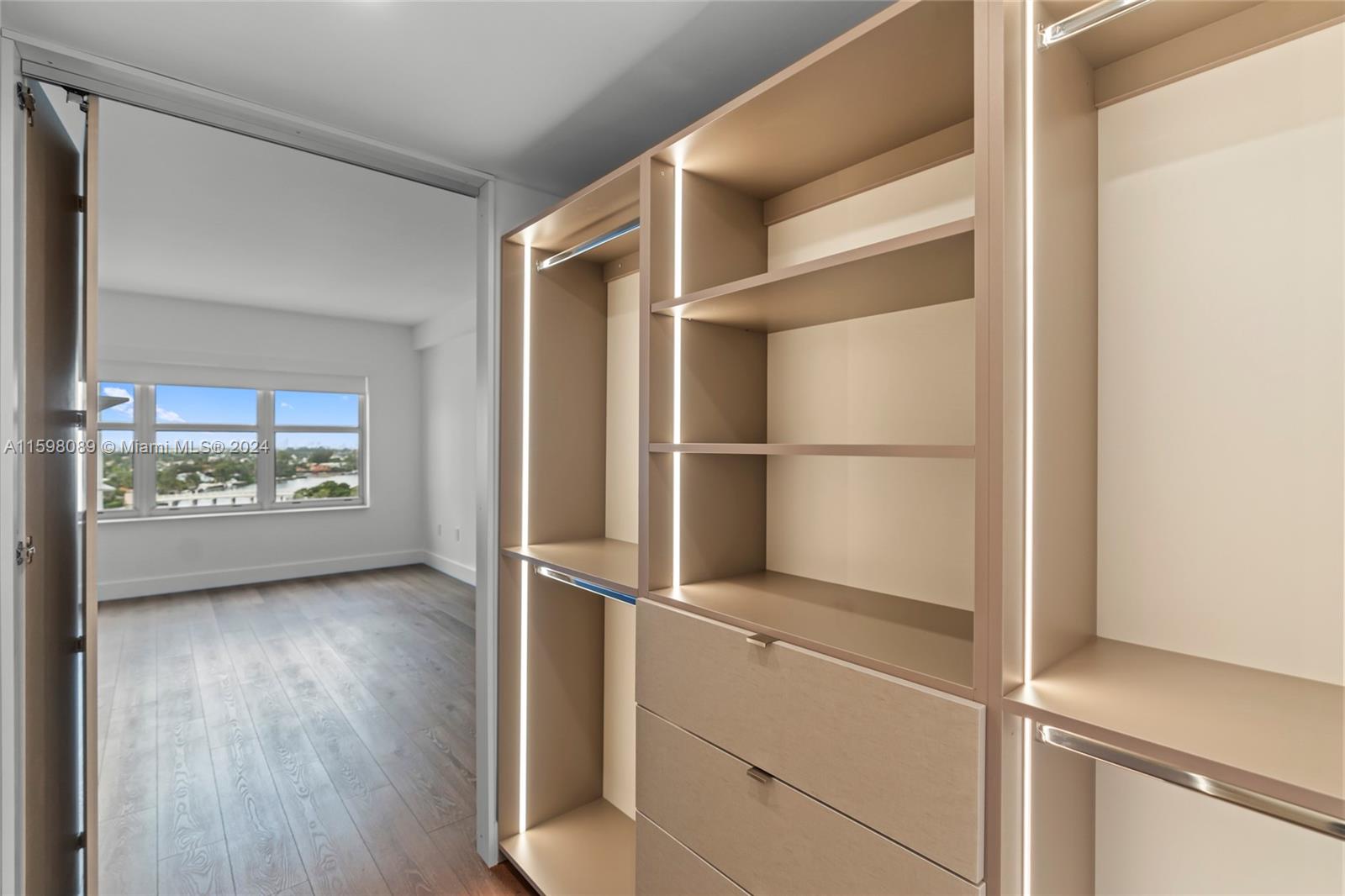 9102 W Bay Harbor Dr # B Unit: 10-B