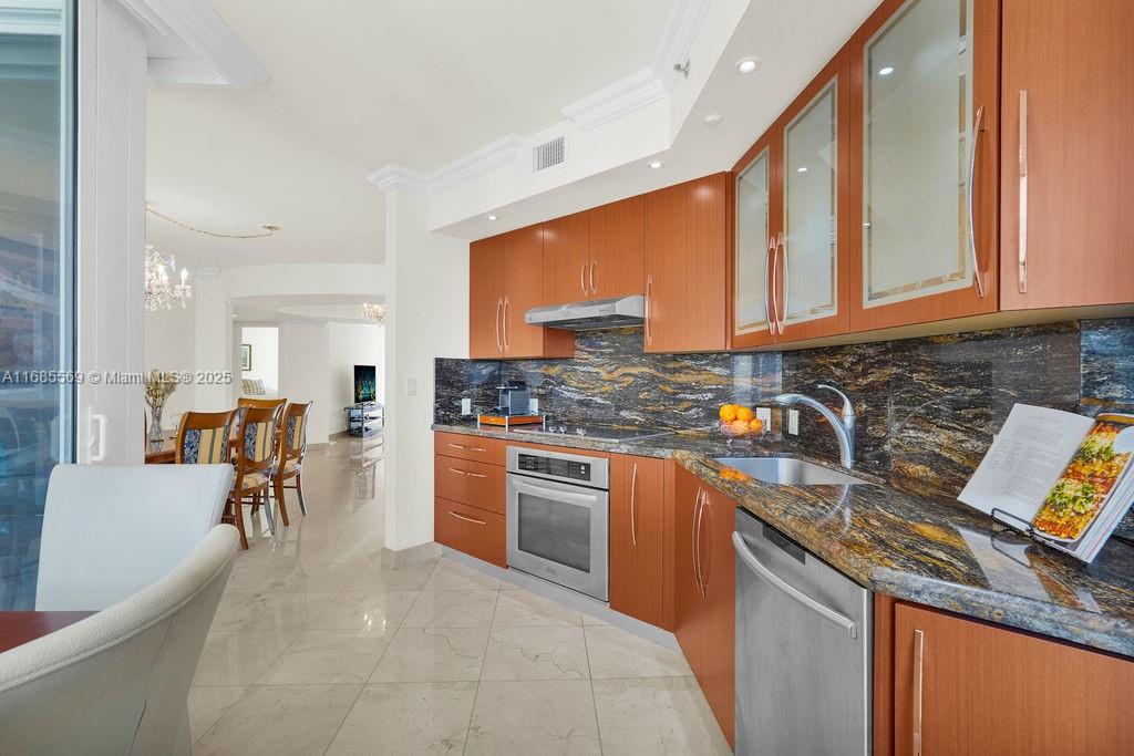 19333 Collins Ave # 2009