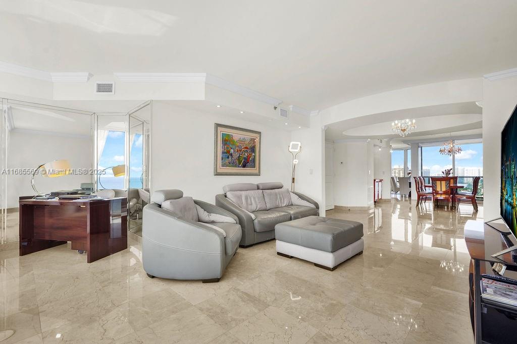 19333 Collins Ave # 2009
