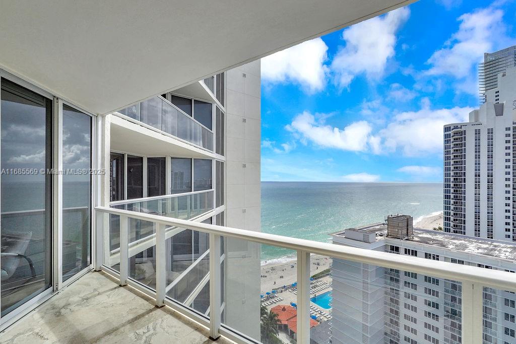 19333 Collins Ave # 2009
