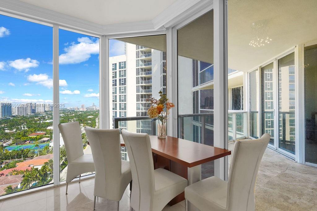 19333 Collins Ave # 2009