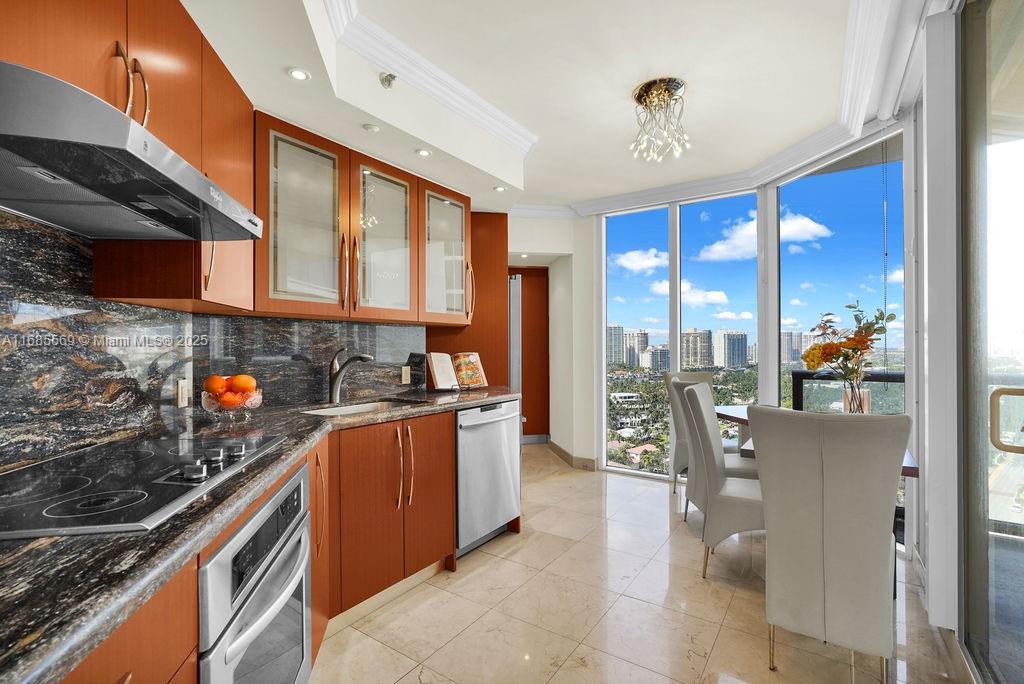 19333 Collins Ave # 2009