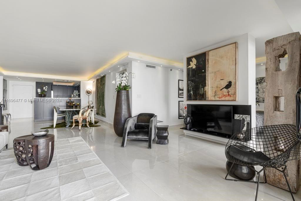 2625 Collins Ave # 707