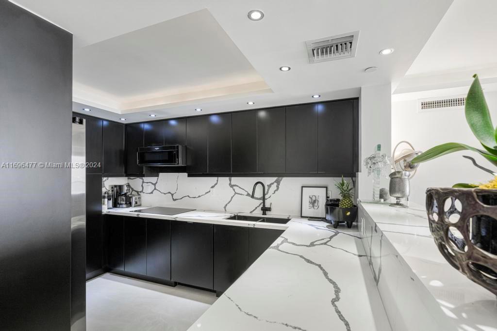 2625 Collins Ave # 707