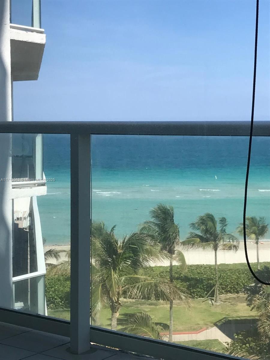 16485 Collins Ave # 532
