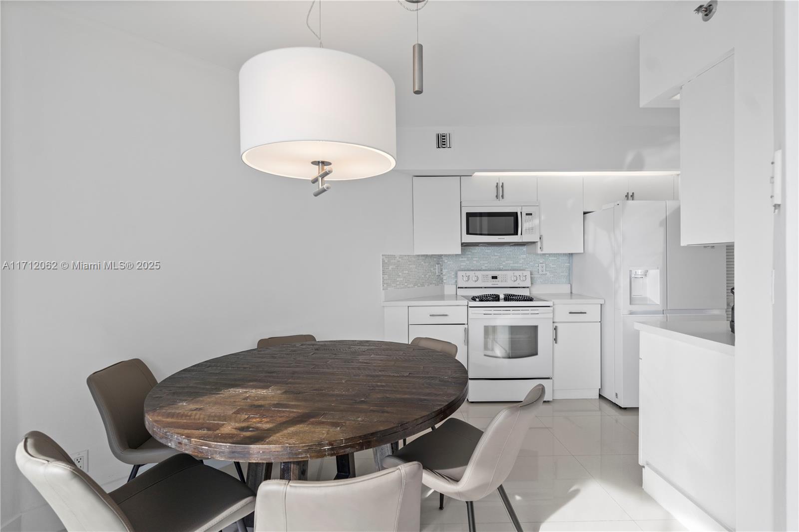 16485 Collins Ave # 532