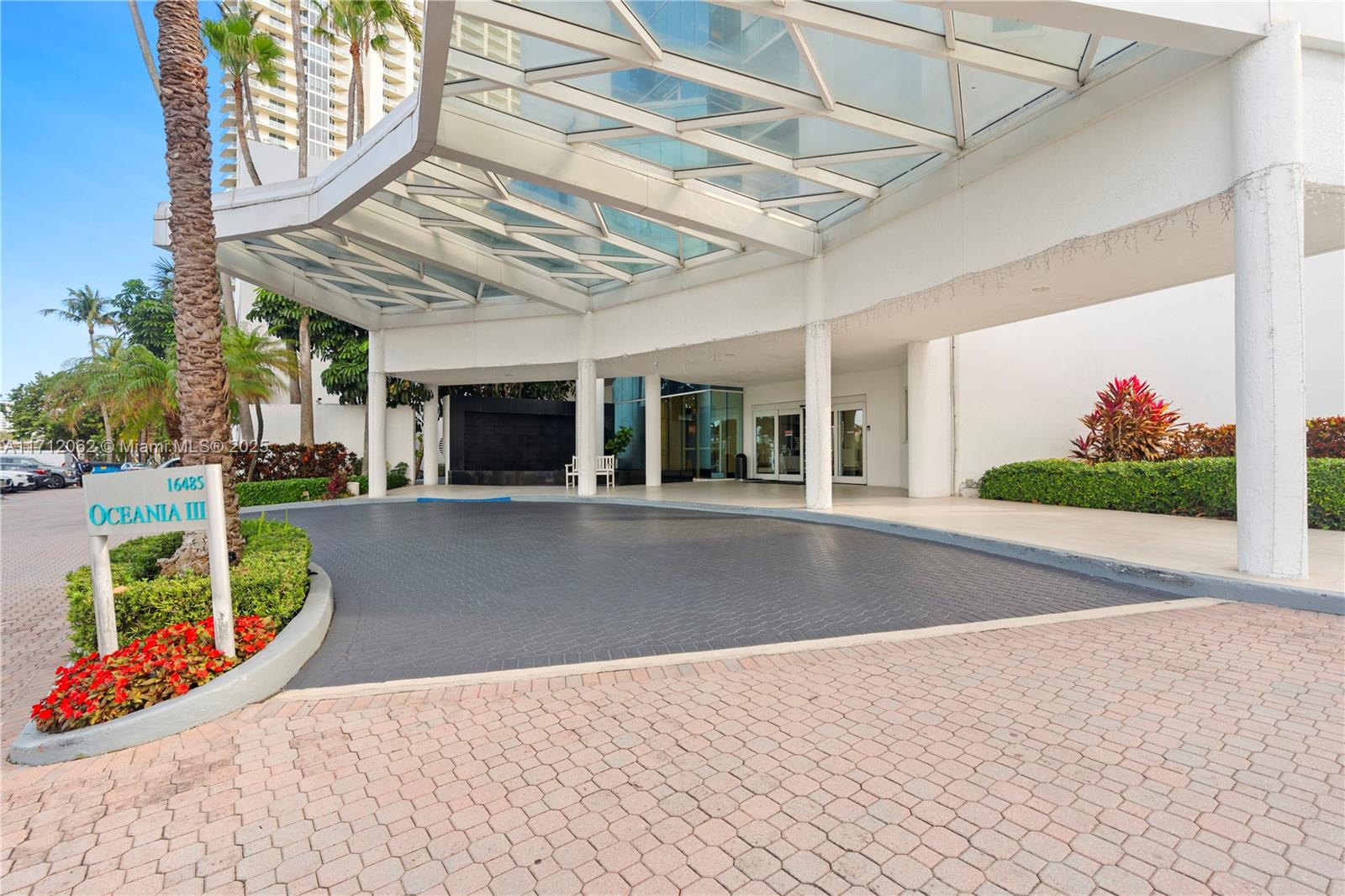 16485 Collins Ave # 532
