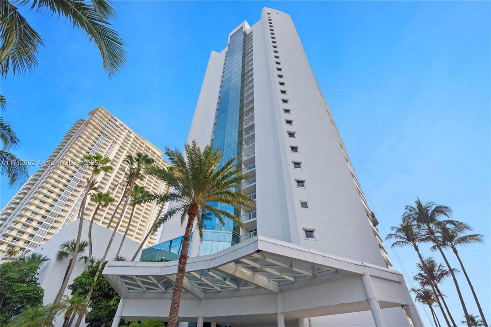 16485 Collins Ave # 532