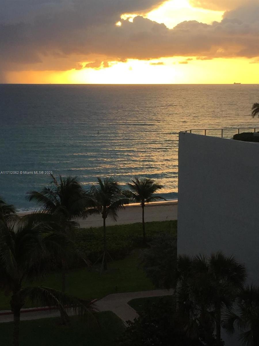 16485 Collins Ave # 532
