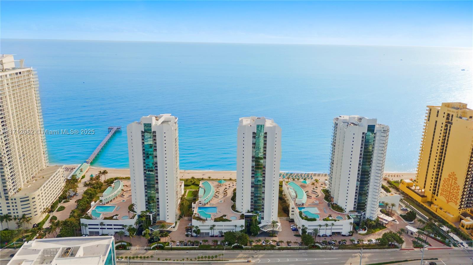 16485 Collins Ave # 532