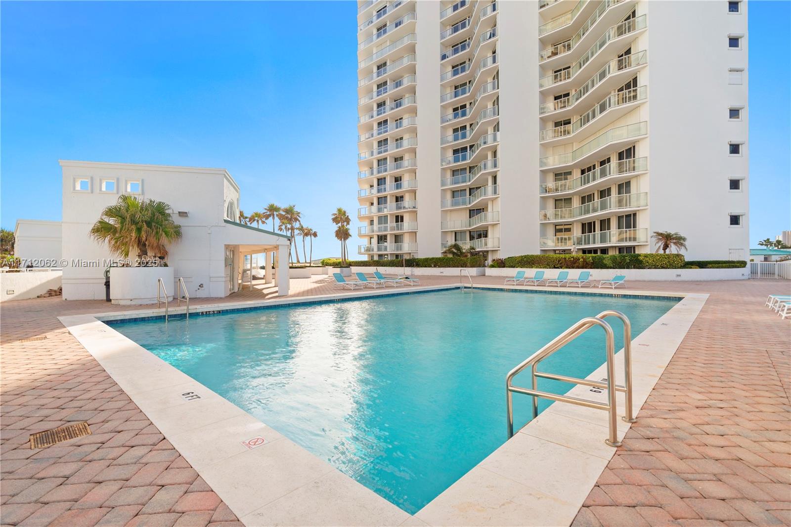 16485 Collins Ave # 532