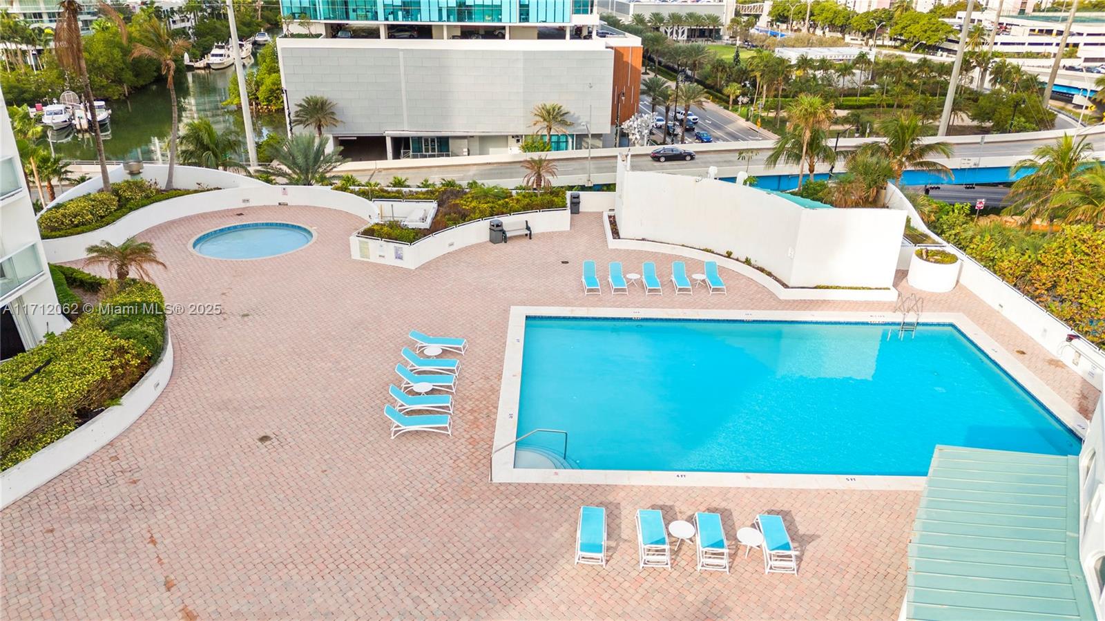 16485 Collins Ave # 532