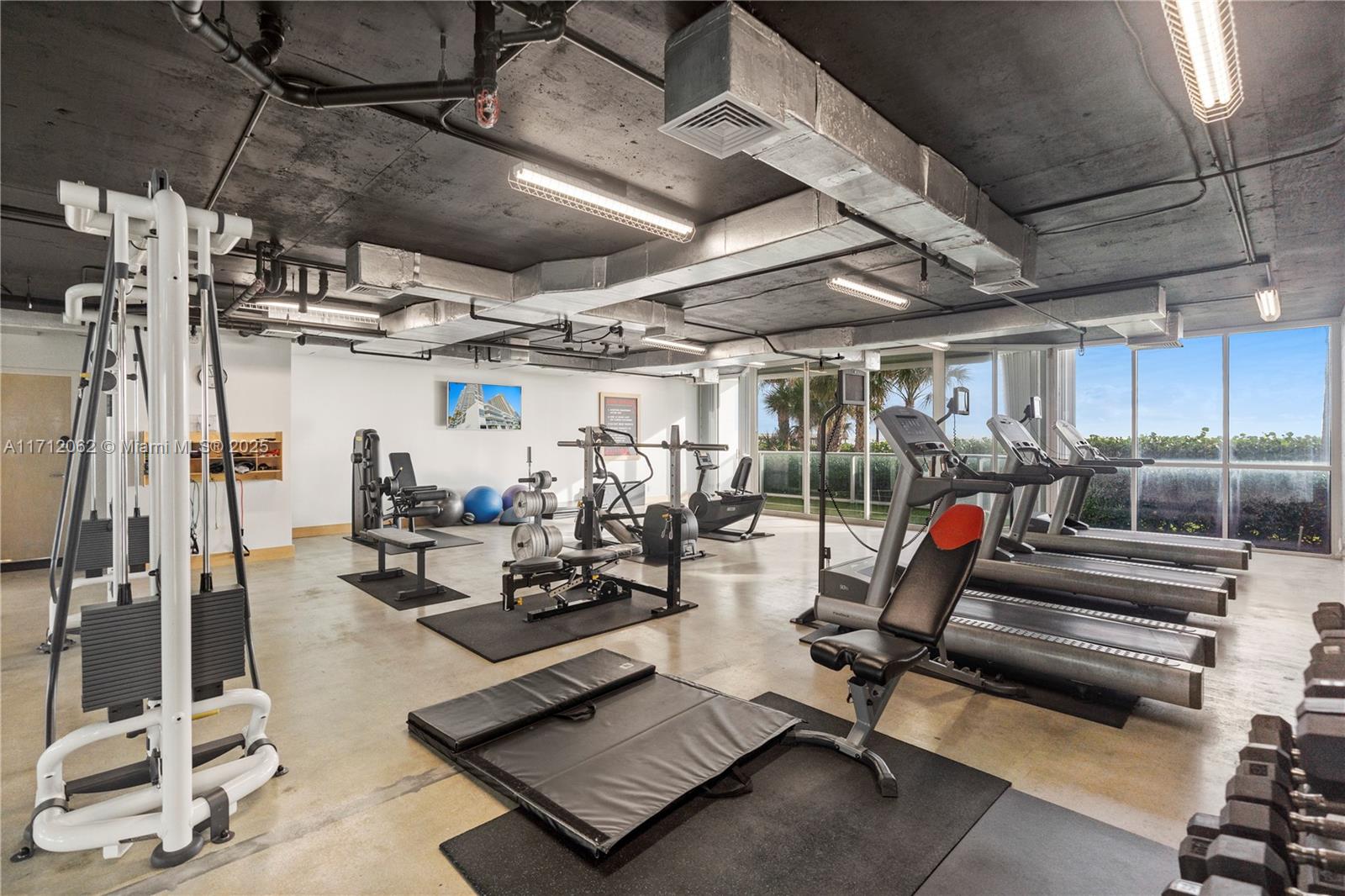 16485 Collins Ave # 532