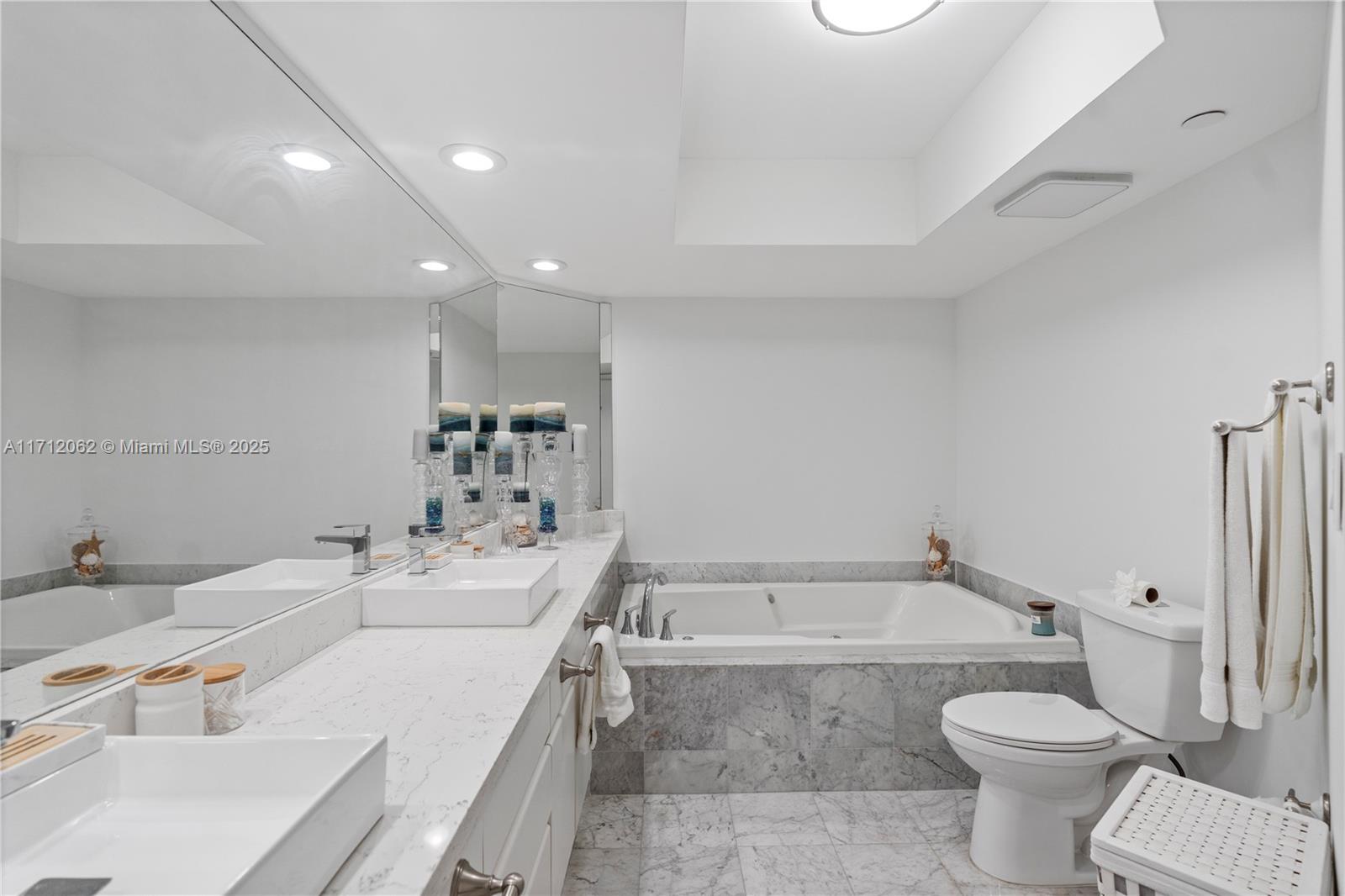 16485 Collins Ave # 532