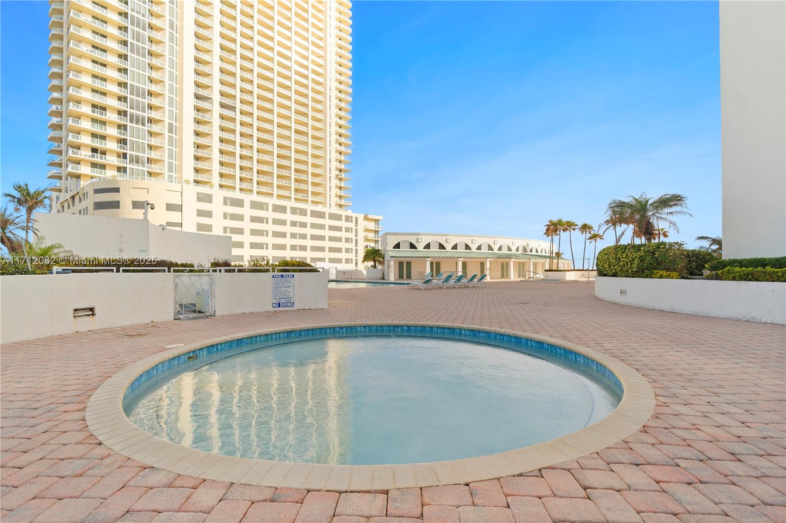 16485 Collins Ave # 532