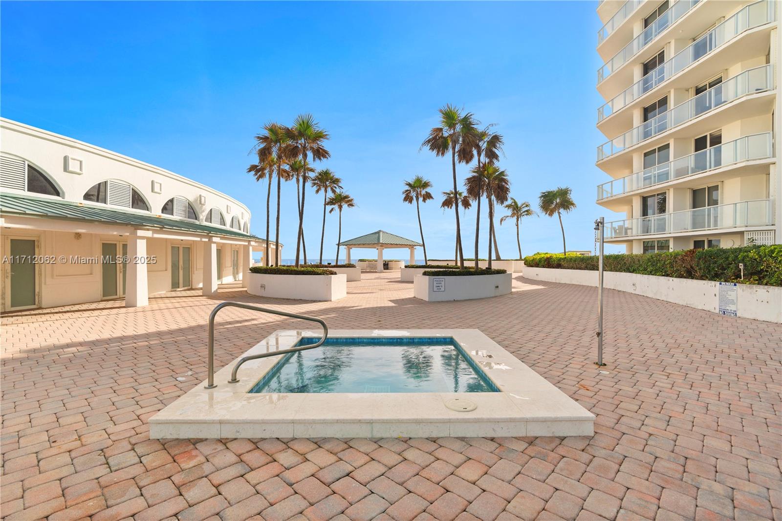 16485 Collins Ave # 532