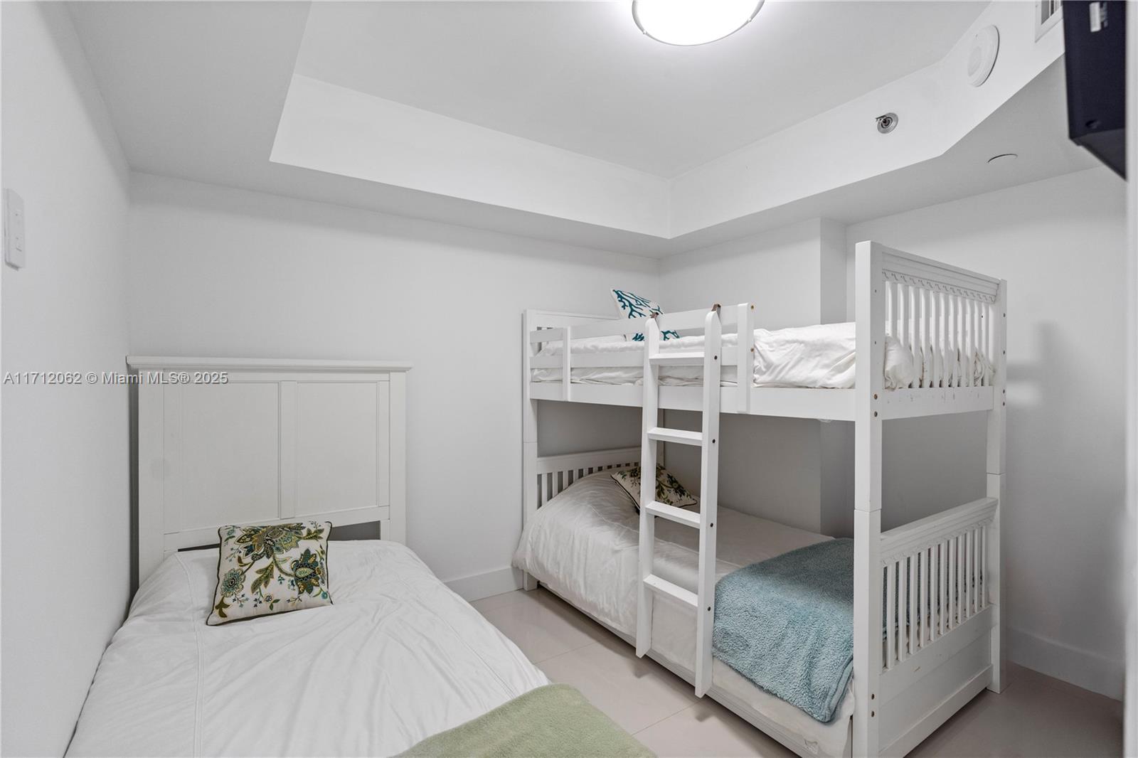 16485 Collins Ave # 532