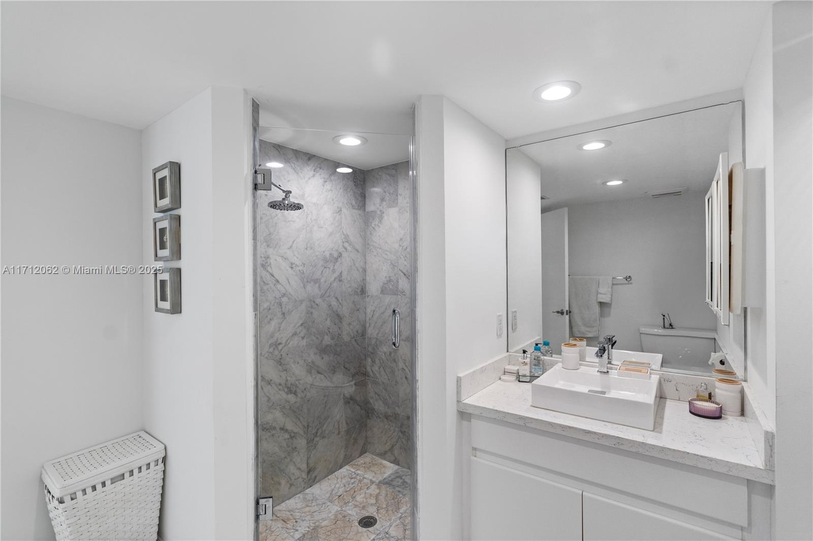 16485 Collins Ave # 532