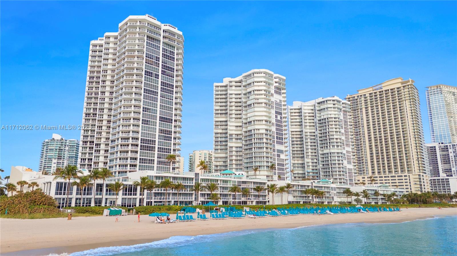 16485 Collins Ave # 532