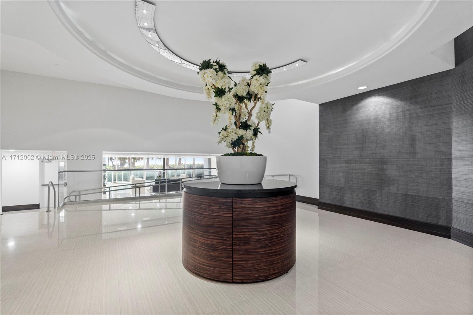 16485 Collins Ave # 532