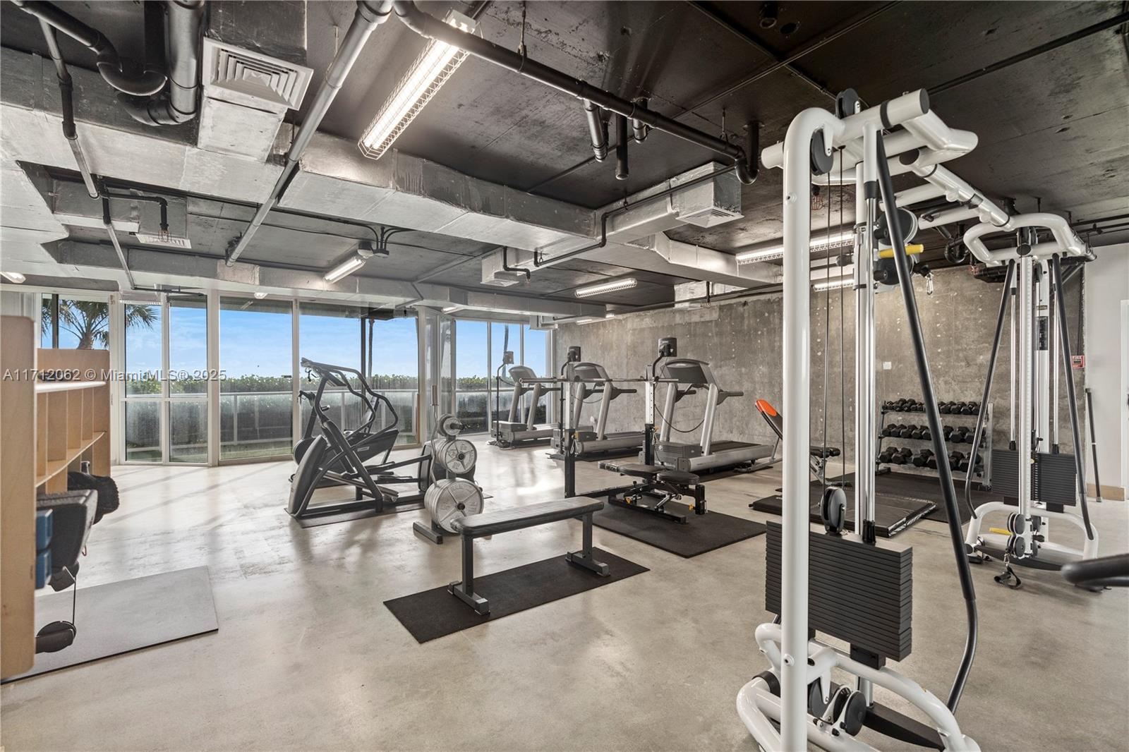16485 Collins Ave # 532
