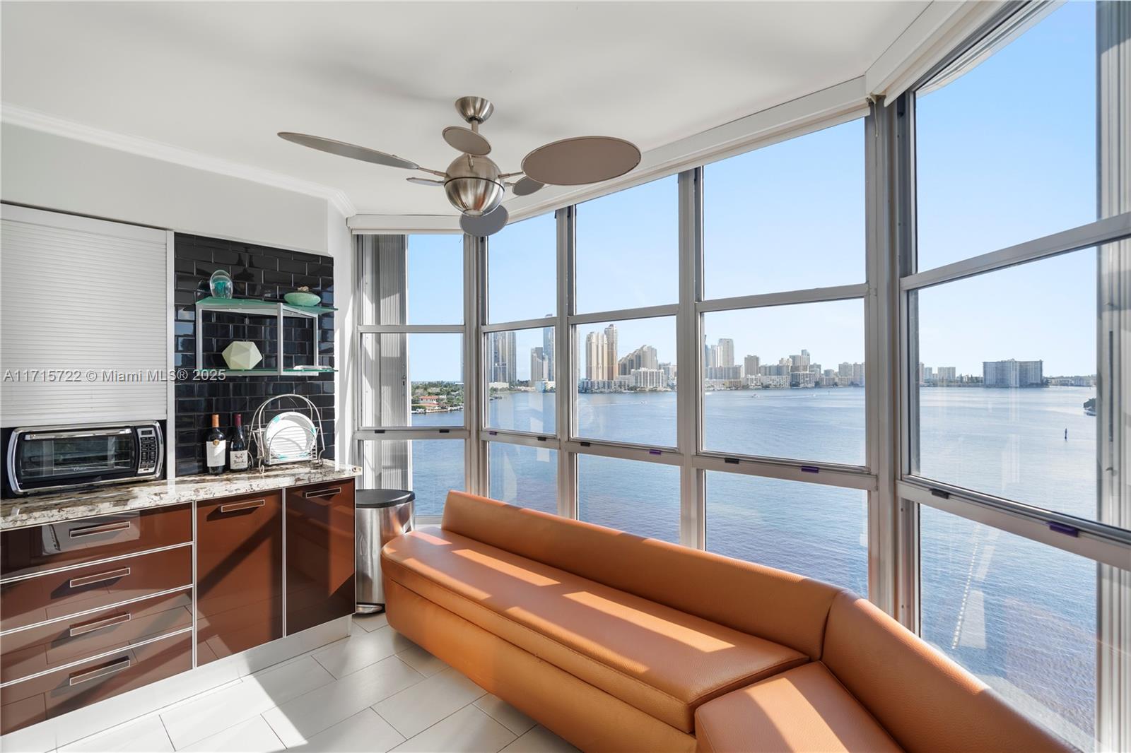 3600 Mystic Pointe Dr # 901