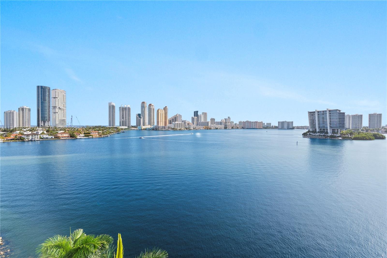 3600 Mystic Pointe Dr # 901