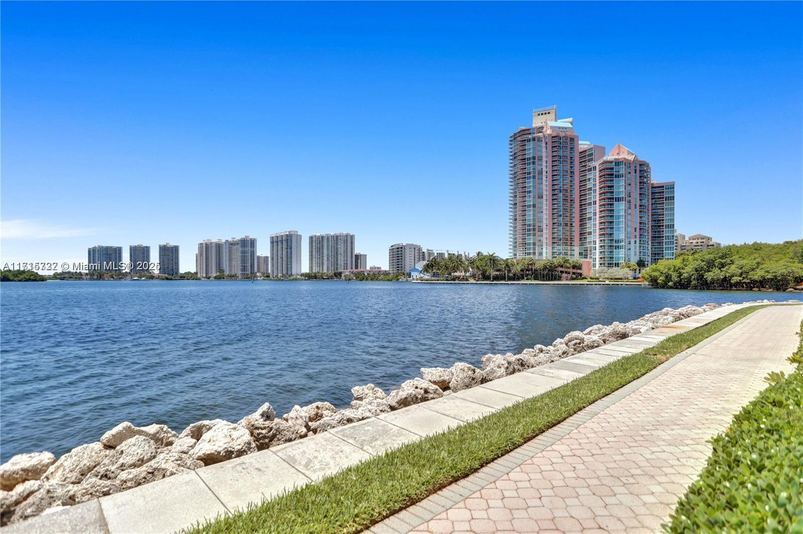 3600 Mystic Pointe Dr # 901