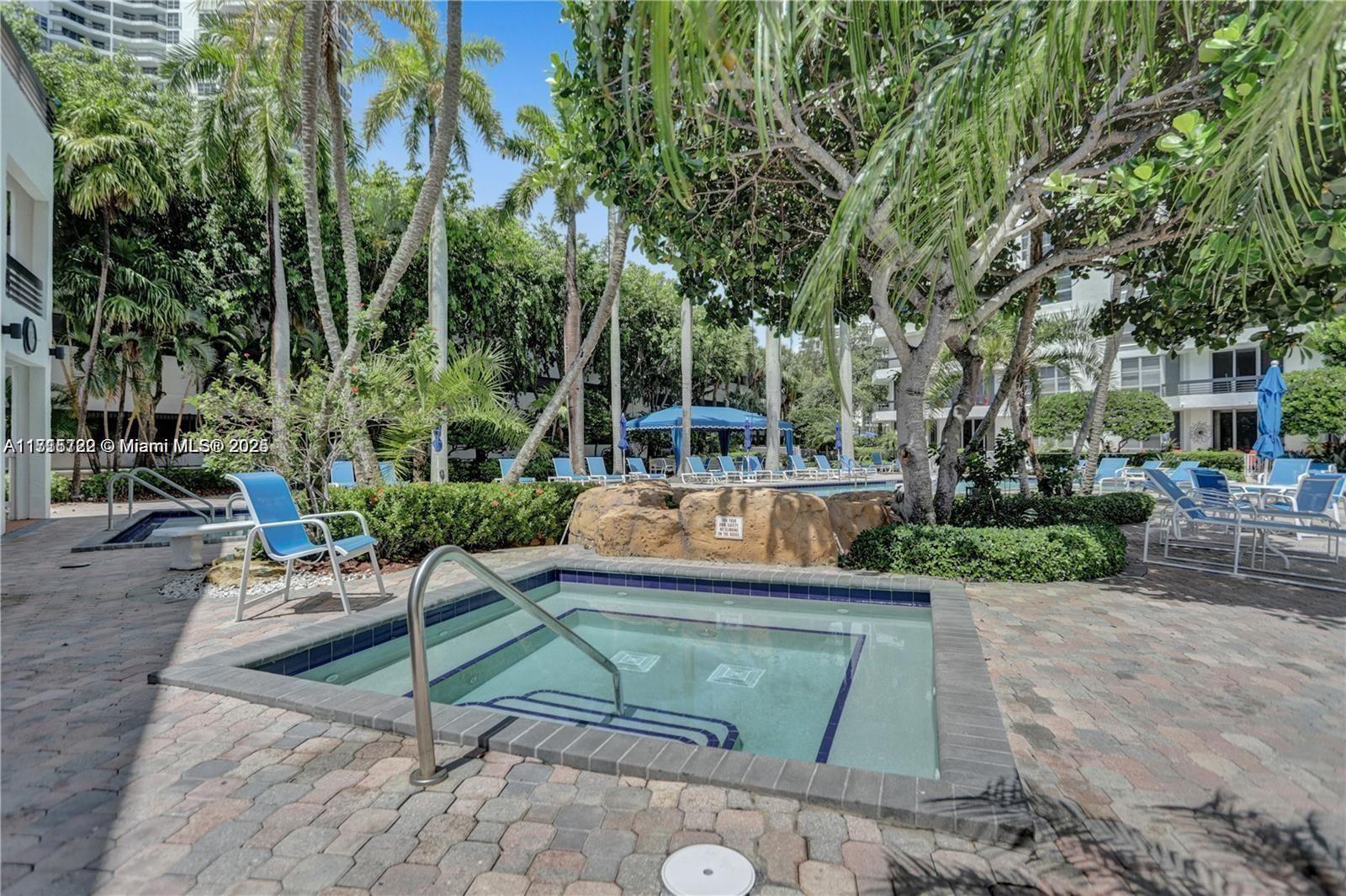 3600 Mystic Pointe Dr # 901