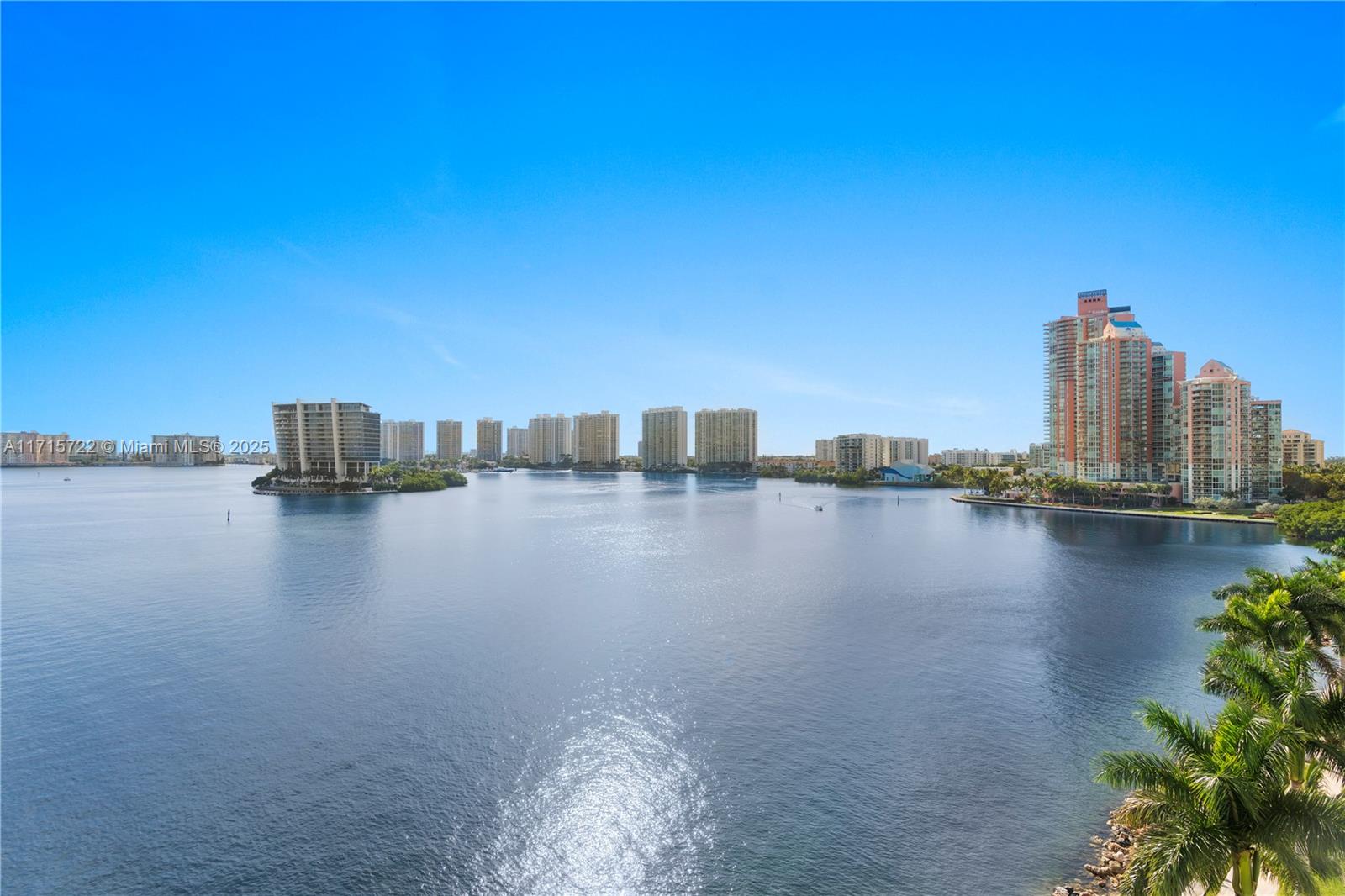3600 Mystic Pointe Dr # 901