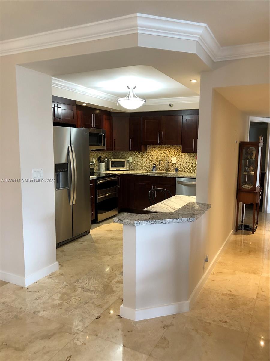 3530 SE Mystic Pointe Dr # 1212