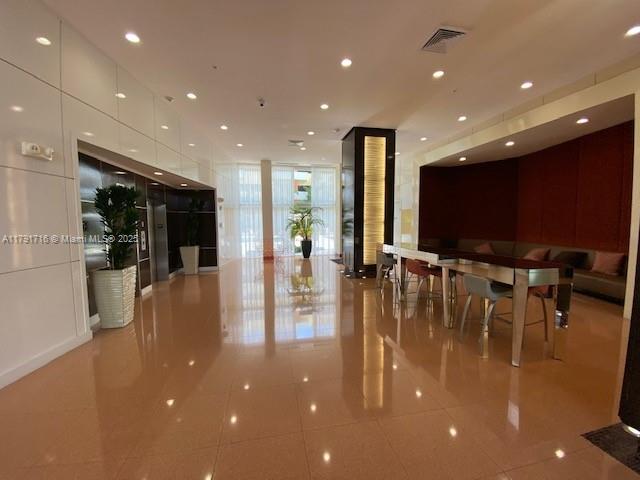 2775 NE 187th St # 311