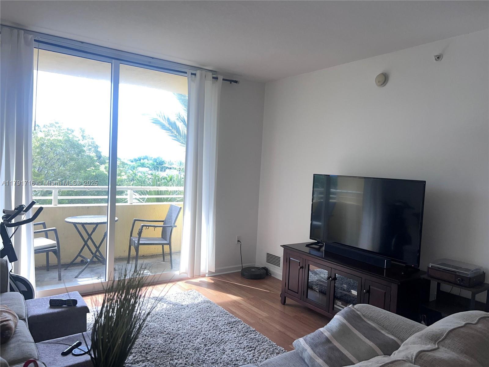 2775 NE 187th St # 311