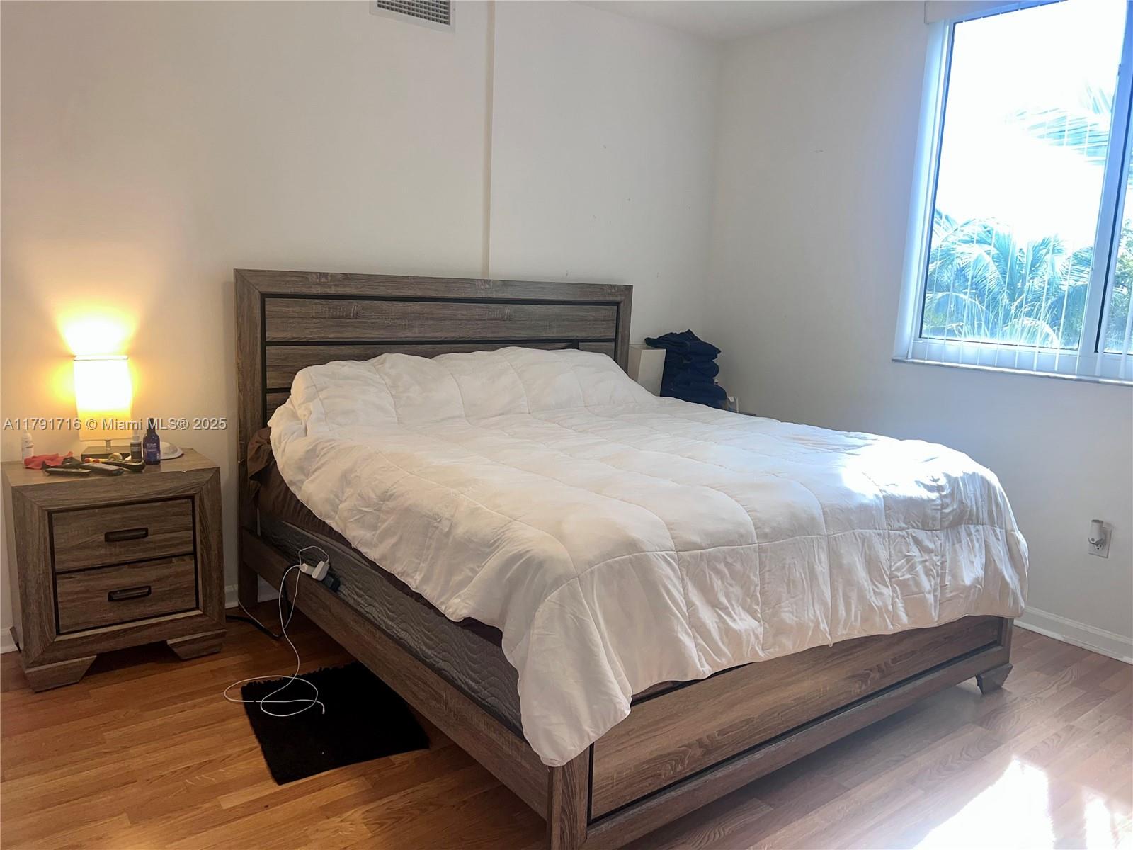 2775 NE 187th St # 311