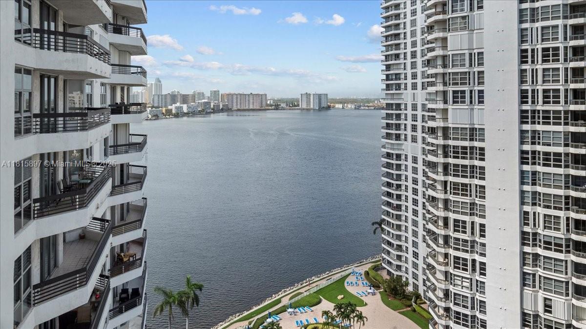 19195 NE 36th Ct # 2004